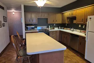 627 Shadycrest Dr, Kewanee, IL 61443 - Photo 3