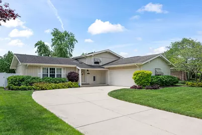 1211 W Haven Drive, Arlington Heights, IL 60005 - Photo 1