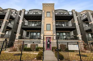 3918 S King Dr, Chicago, IL 60653 - Photo 1