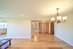 625 W Huntington Commons Rd, Mount Prospect, IL 60056 - Photo 9