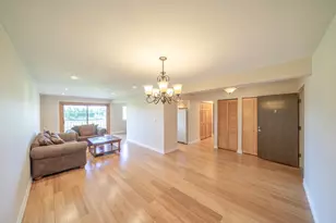 625 W Huntington Commons Rd, Mount Prospect, IL 60056 - Photo 3