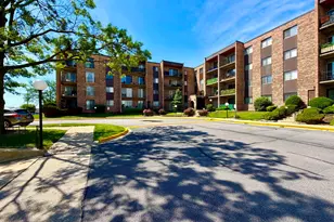 625 W Huntington Commons Rd, Mount Prospect, IL 60056 - Photo 1