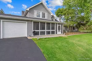 39W030 Poplar Ln, Saint Charles, IL 60175 - Photo 1