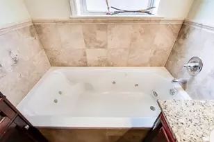 2551 W Arthur Ave, Chicago, IL 60645 - Photo 17