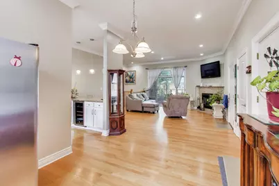 2551 W Arthur Avenue #1W, Chicago, IL 60645 - Photo 9