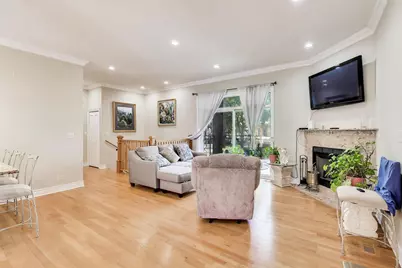 2551 W Arthur Avenue #1W, Chicago, IL 60645 - Photo 5