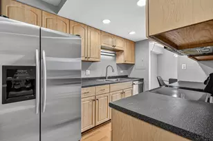 6340 Americana Dr, Willowbrook, IL 60527 - Photo 13