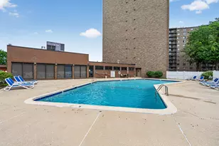 6340 Americana Dr, Willowbrook, IL 60527 - Photo 5