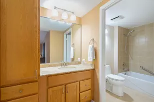 6340 Americana Dr, Willowbrook, IL 60527 - Photo 19