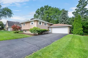 102 Hill St, Roselle, IL 60172 - Photo 1