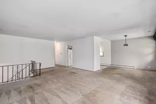 102 Hill St, Roselle, IL 60172 - Photo 9