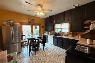 709 Charleston St, Harrisburg, IL 62946 - Photo 9