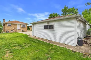 2435 Nona St, Franklin Park, IL 60131 - Photo 7