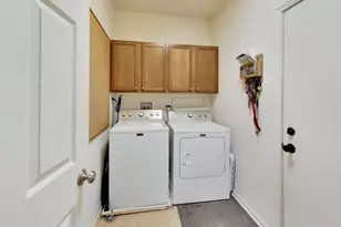 343 Hickory Ln, South Elgin, IL 60177 - Photo 17