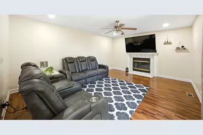 6061 Golfview Drive, Gurnee, IL 60031 - Photo 17