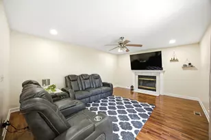6061 Golfview Dr, Gurnee, IL 60031 - Photo 17