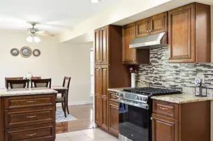 6061 Golfview Dr, Gurnee, IL 60031 - Photo 13