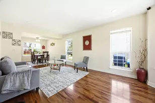 6061 Golfview Dr, Gurnee, IL 60031 - Photo 5