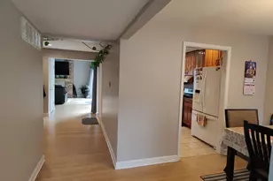 223 Willow Ln, Bloomingdale, IL 60108 - Photo 3
