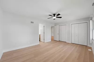 136 Edgewater Drive, Crystal Lake, IL 60014 - Photo 11