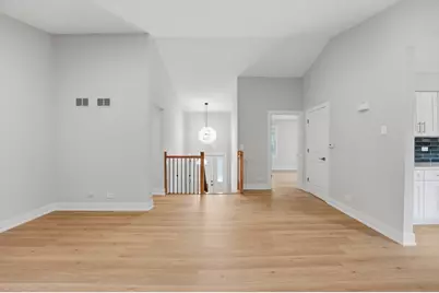 136 Edgewater Drive, Crystal Lake, IL 60014 - Photo 5