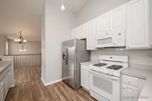 742 Genesee Dr, Naperville, IL 60563 - Photo 7