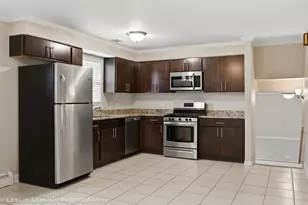 7907 W 89th St, Hickory Hills, IL 60457 - Photo 9