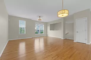 353 N Commerce St, Aurora, IL 60504 - Photo 5