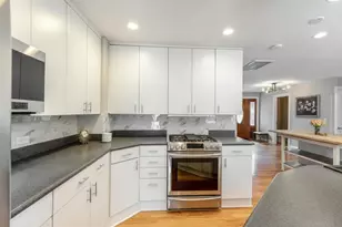 310 S Summit St, Wheaton, IL 60187 - Photo 11