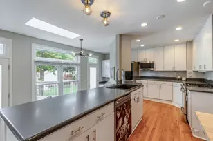 310 S Summit St, Wheaton, IL 60187 - Photo 9