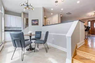 310 S Summit St, Wheaton, IL 60187 - Photo 13