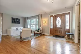 310 S Summit St, Wheaton, IL 60187 - Photo 5