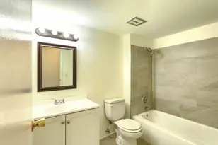 1360 Devonshire Ln, Hoffman Estates, IL 60169 - Photo 19