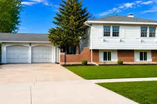 1360 Devonshire Ln, Hoffman Estates, IL 60169 - Photo 1