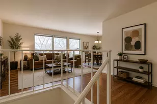 1360 Devonshire Ln, Hoffman Estates, IL 60169 - Photo 9