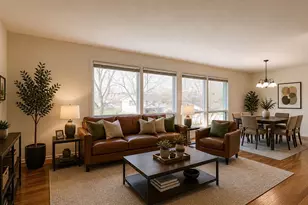 1360 Devonshire Ln, Hoffman Estates, IL 60169 - Photo 11