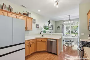 2886 Falling Waters Ln, Lindenhurst, IL 60046 - Photo 5