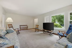 27W270 Sunnyside Ave, Winfield, IL 60190 - Photo 7