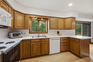 27W270 Sunnyside Ave, Winfield, IL 60190 - Photo 11