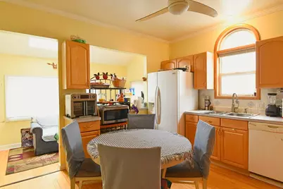 4945 W Waveland Avenue, Chicago, IL 60641 - Photo 11