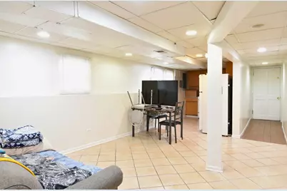 4945 W Waveland Avenue, Chicago, IL 60641 - Photo 17
