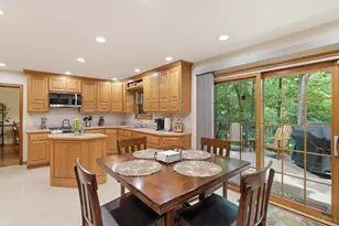 1134 Wintergreen Ct, Batavia, IL 60510 - Photo 9