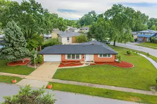 445 E 168th Pl, South Holland, IL 60473 - Photo 1