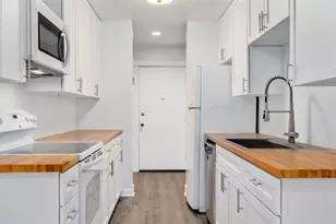 5700 Hillcrest Ln, Lisle, IL 60532 - Photo 9