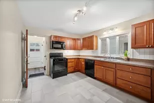 2311 Brown Ave, Evanston, IL 60201 - Photo 9