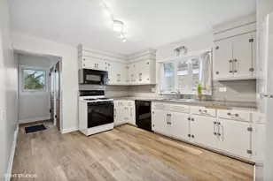 2311 Brown Ave, Evanston, IL 60201 - Photo 13
