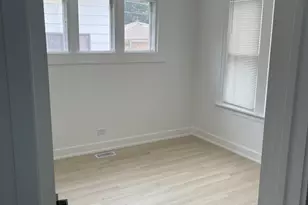 7606 S Paxton Ave, Chicago, IL 60649 - Photo 15