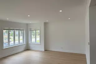 7606 S Paxton Ave, Chicago, IL 60649 - Photo 11