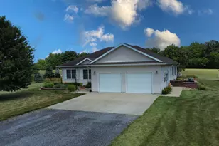 1646 N 2050 East Rd, Watseka, IL 60970 - Photo 3