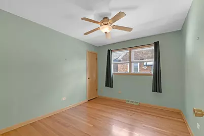 9804 S Springfield Avenue, Evergreen Park, IL 60805 - Photo 5